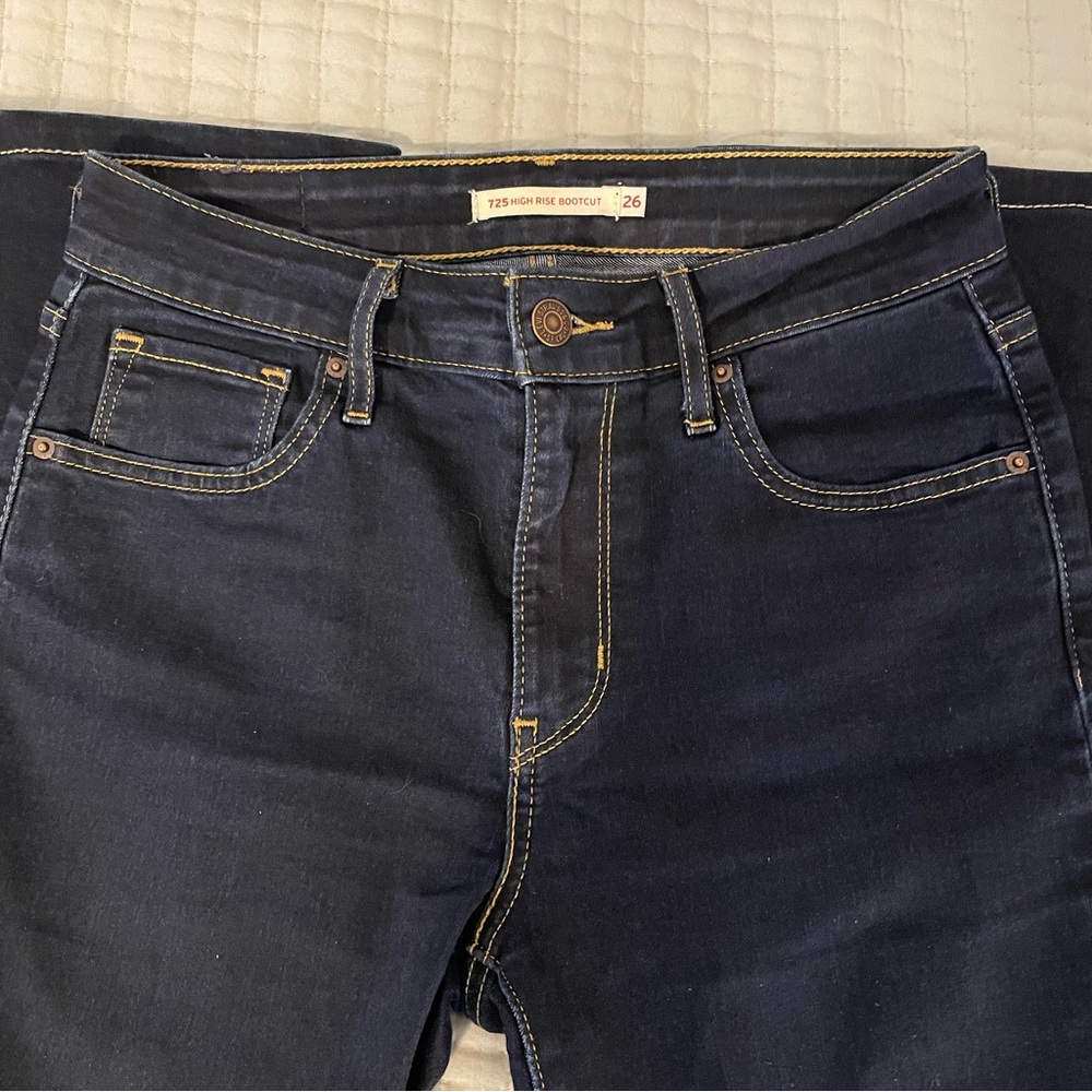 Levi’s Women’s 725 High Rise Boot Cut Jeans short - Picture 4 of 7